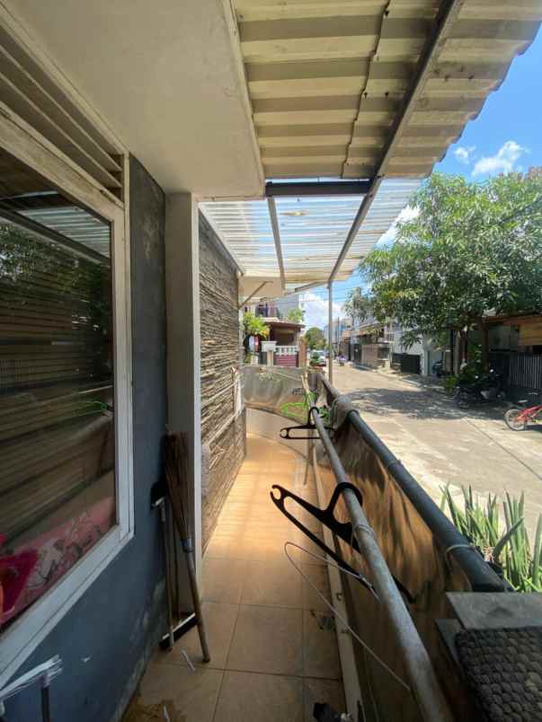 disewakan rumah alamat taman royal 3