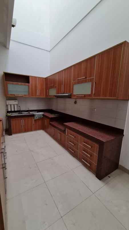 disewakan rumah cluster carina sayang