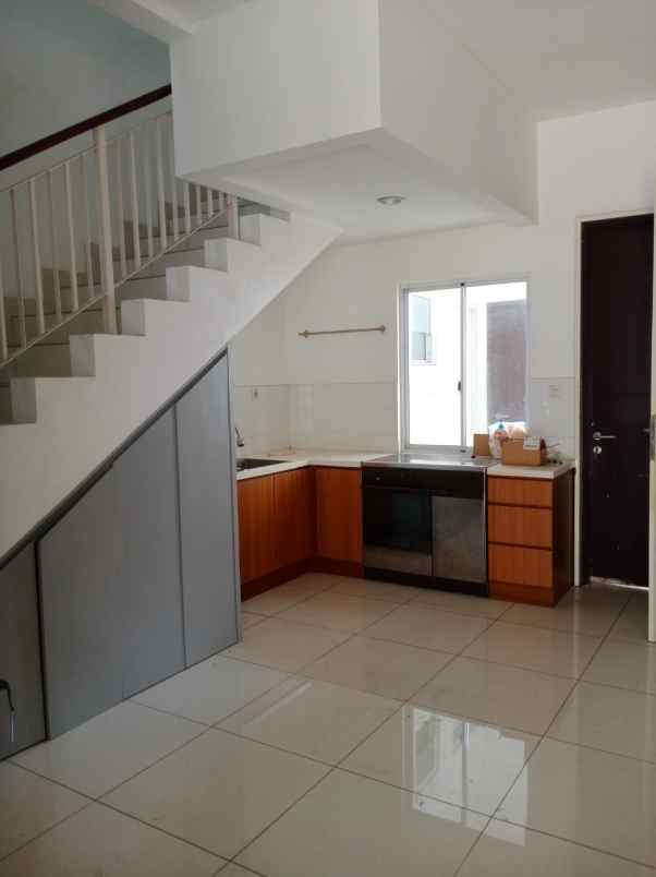 disewakan rumah cluster palm spring jgc