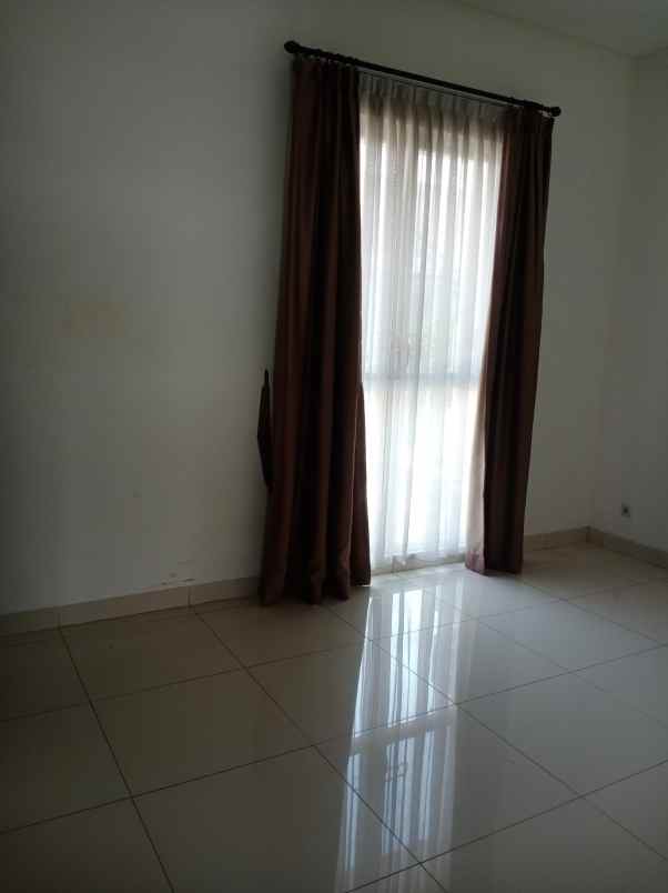 disewakan rumah cluster palm spring jgc