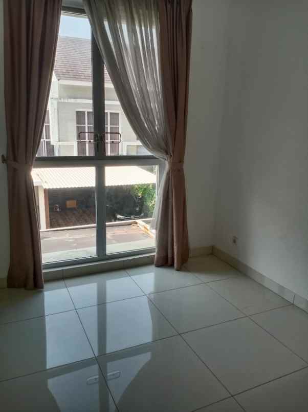 disewakan rumah cluster palm spring jgc