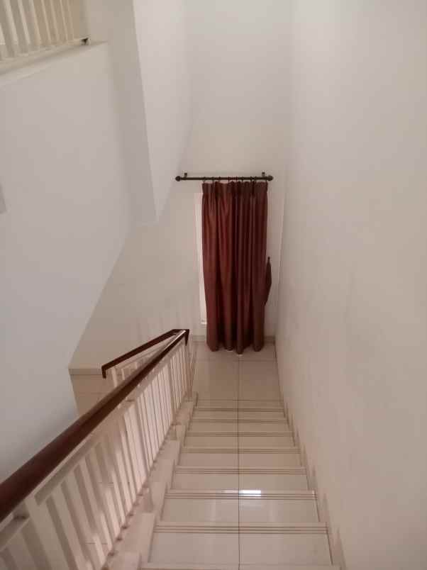 disewakan rumah cluster palm spring jgc