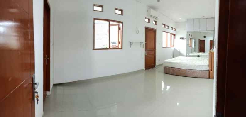 disewakan rumah crystal vista residence jl