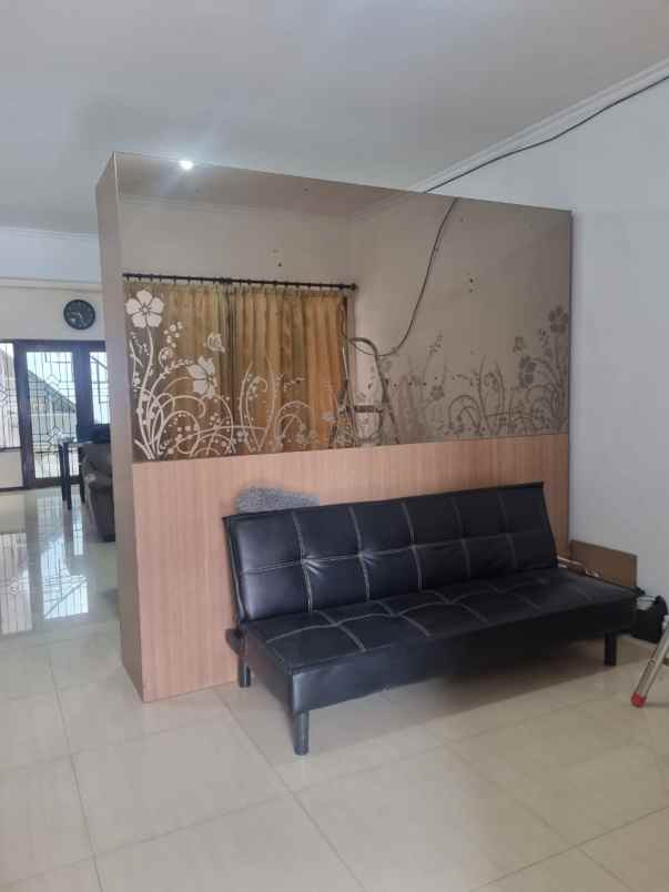 disewakan rumah darmo permai utara