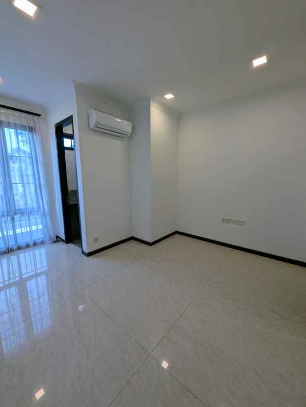 disewakan rumah jalan dian istana