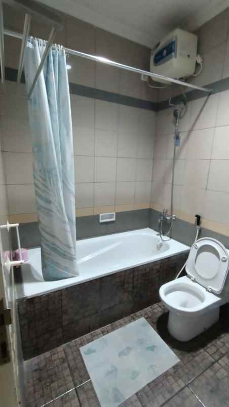 disewakan rumah jalan katamaran indah