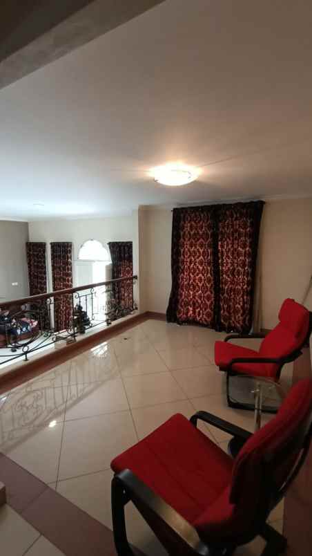 disewakan rumah jalan katamaran indah