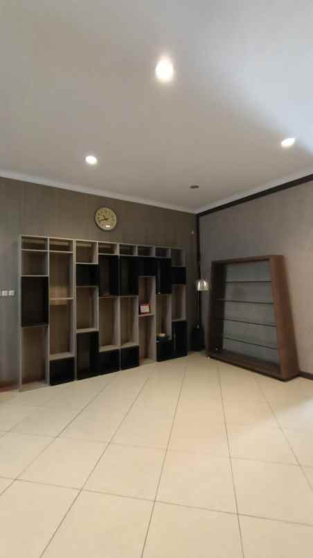 disewakan rumah jalan katamaran indah