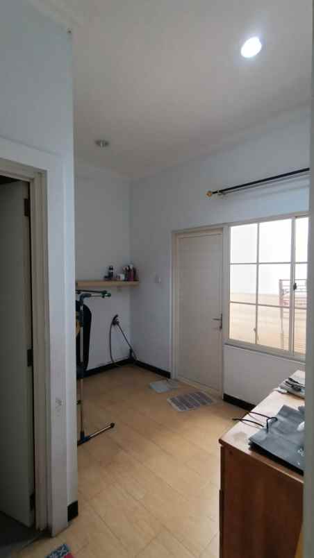 disewakan rumah jalan katamaran indah