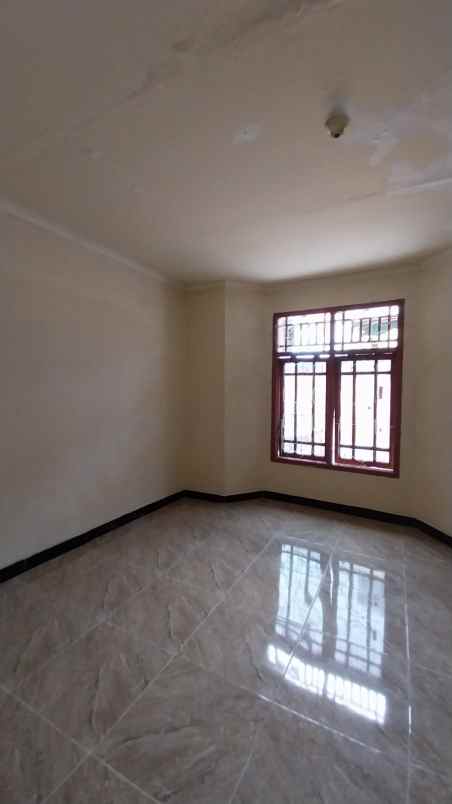 disewakan rumah srengseng kembangan