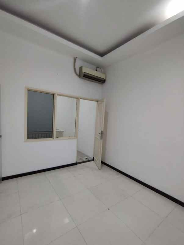 disewakan rumah villa valencia