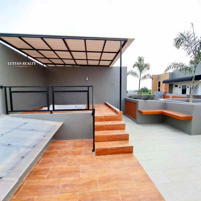 industrial modern townhouse jagakarsa dalam cluster