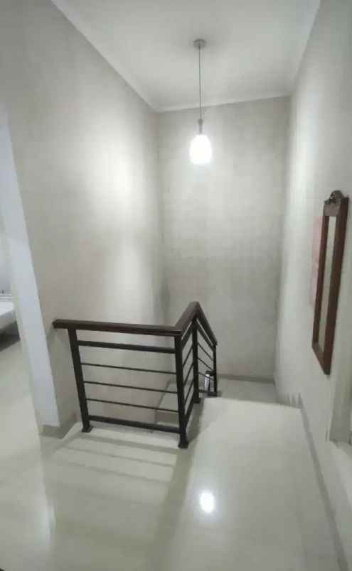 jual rumah 2 tingkat dalam cluster ciputat timur