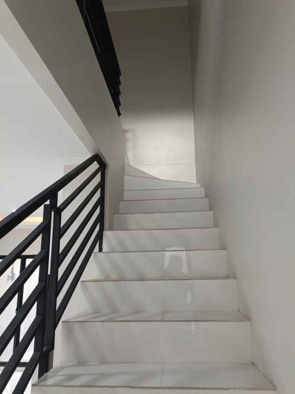 jual rumah baru kav dki meruya utara jak bar
