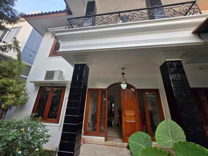 jual sewa ruman mewah swimming pool