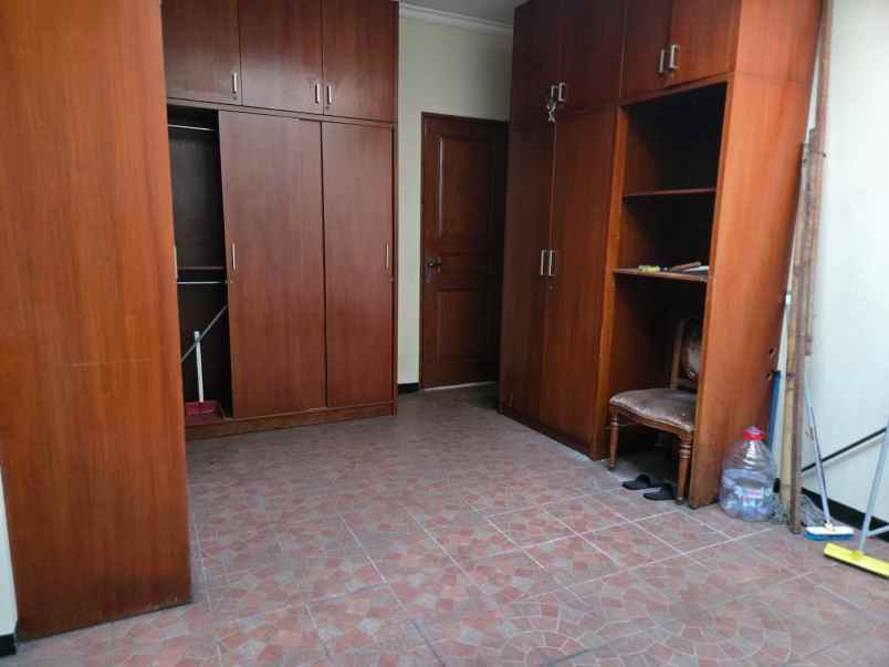 jual sewa ruman mewah swimming pool