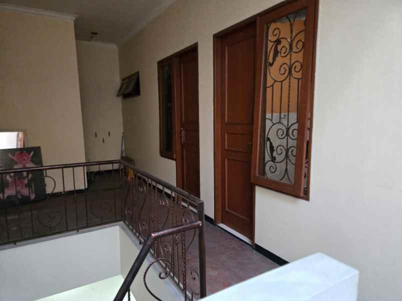 jual sewa ruman mewah swimming pool
