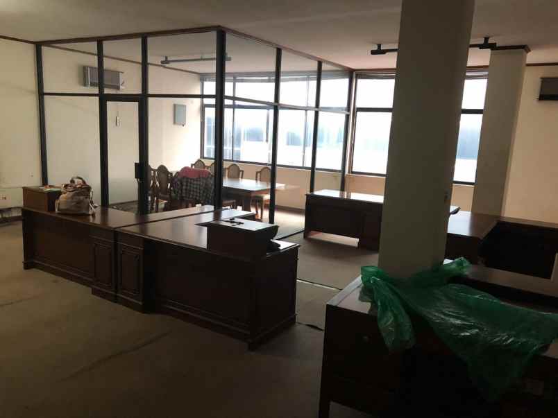 komersial hayam wuruk