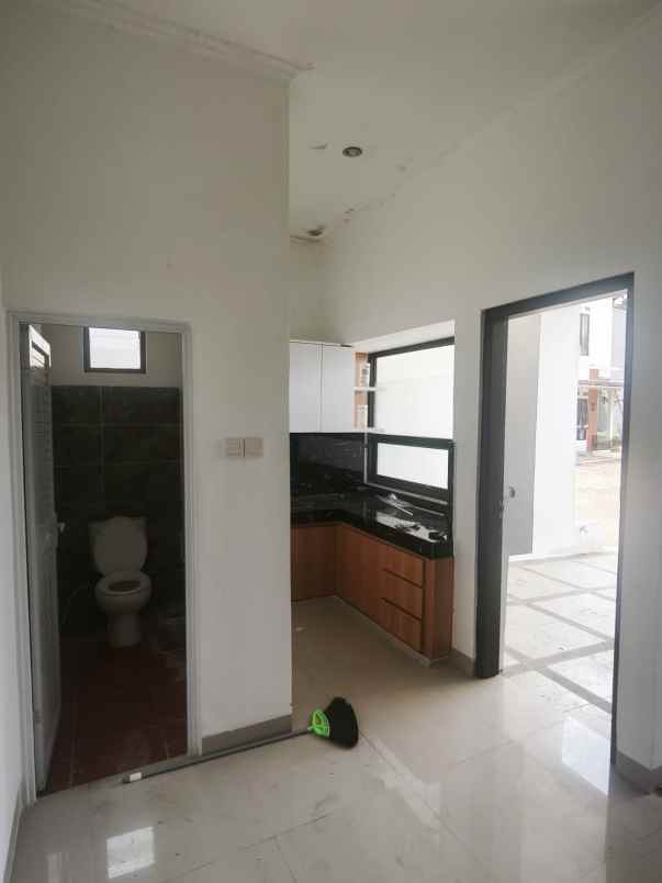 over kredit 75juta rumah 2 lt di jatiasih kota bekasi
