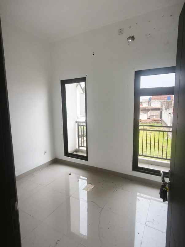 over kredit 75juta rumah 2 lt di jatiasih kota bekasi