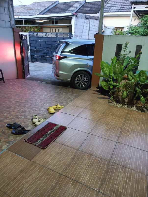 over kredit perumahan bebas banjir tangerang