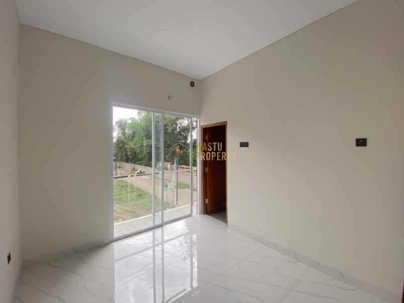 perumahan 2 lantai one gate di ngaglik dekat uii