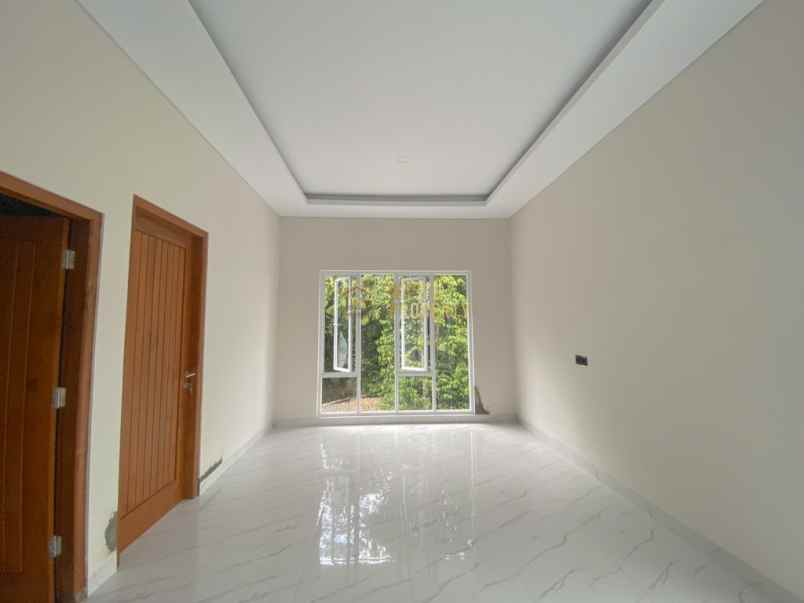 perumahan 2 lantai one gate di ngaglik dekat uii