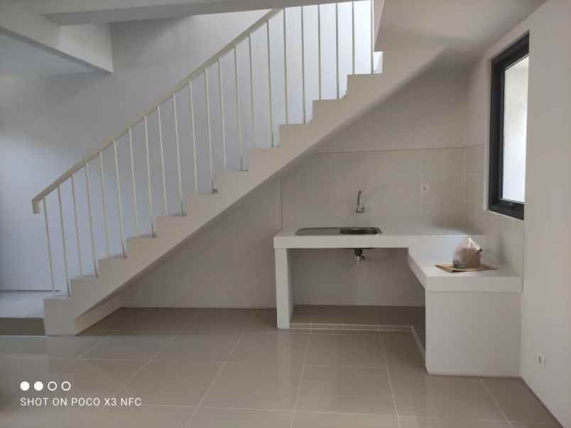 royal residence wiyung 3 lantai minim 2 thn