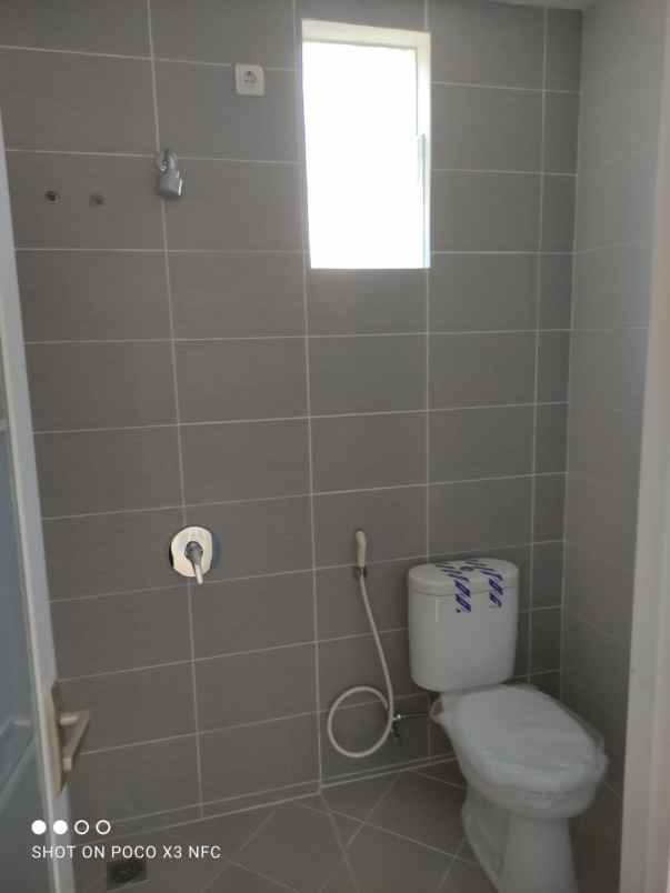 royal residence wiyung 3 lantai minim 2 thn