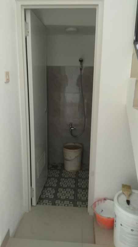 ruko depok pinggir jalan raya depan cluster muslim