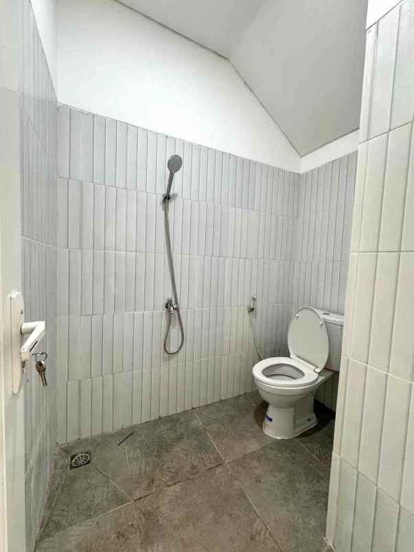 rumah 2 lantai 800 juta an dp 0 free semua biaya