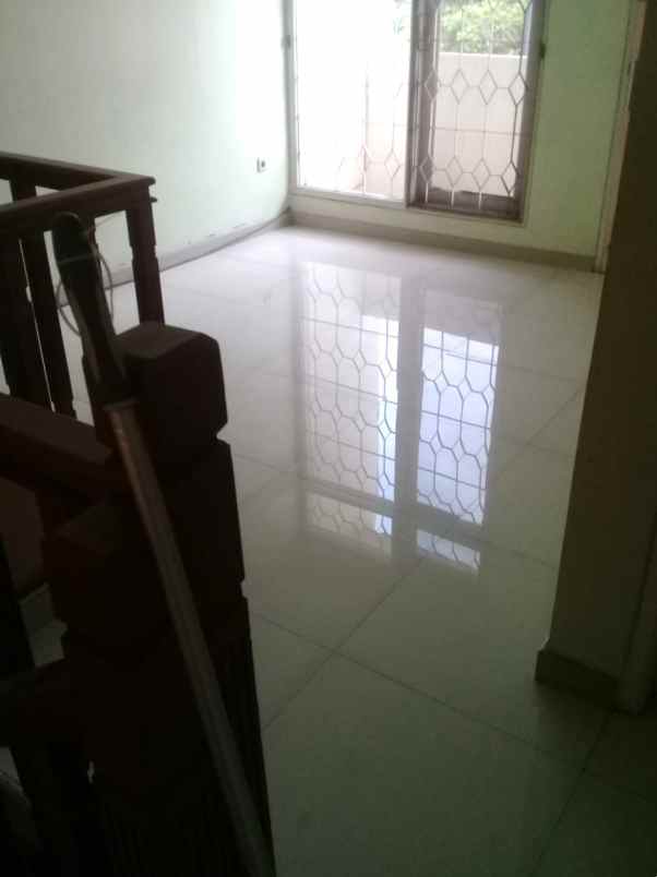 rumah 2 lantai 9x20 180m type 3kt taman modern cakung