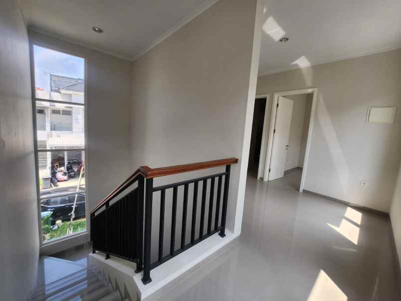 rumah 2 lantai green lake view cimanggis lt120