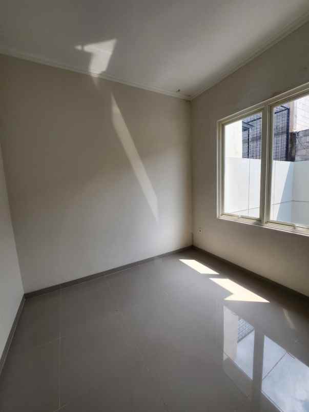 rumah 2 lantai green lake view cimanggis lt120