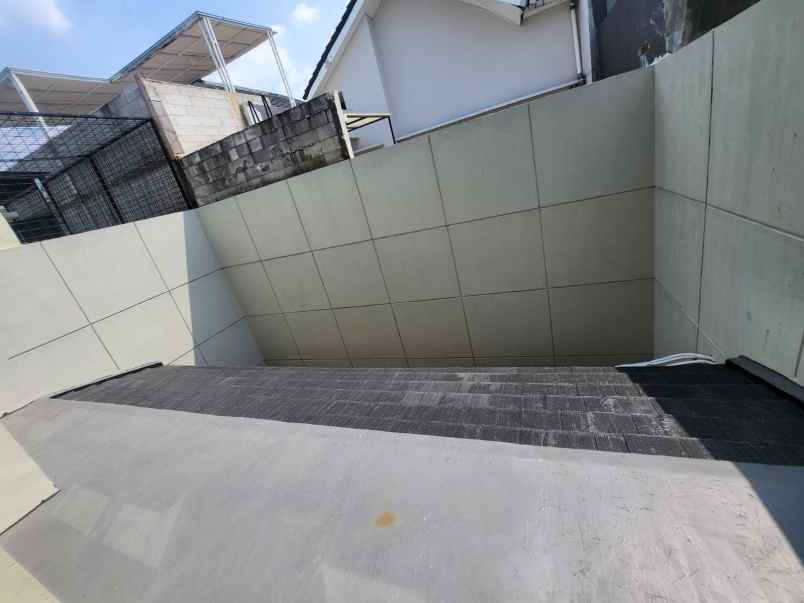 rumah 2 lantai green lake view cimanggis lt120