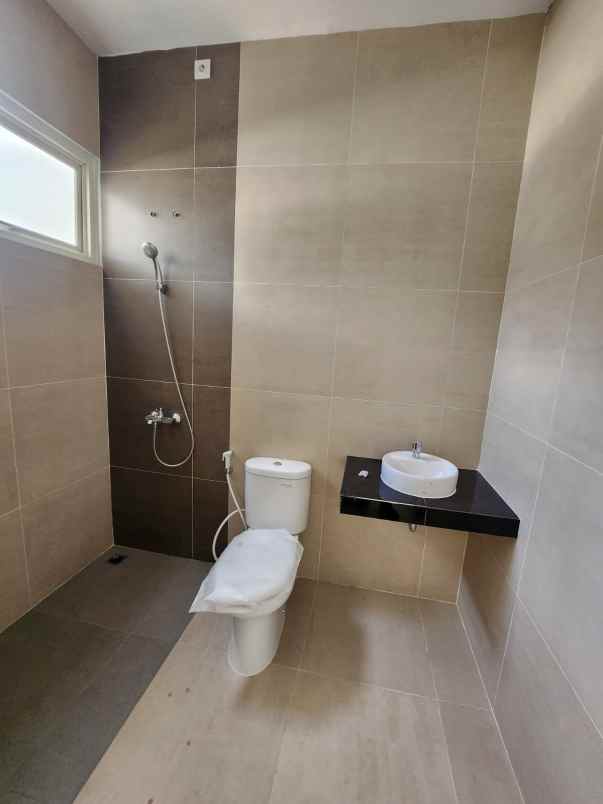 rumah 2 lantai green lake view cimanggis lt120