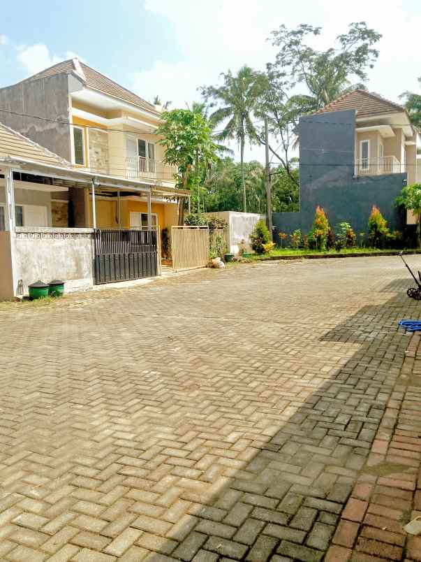 rumah 2 lantai harga 300 jutaan di kota malang