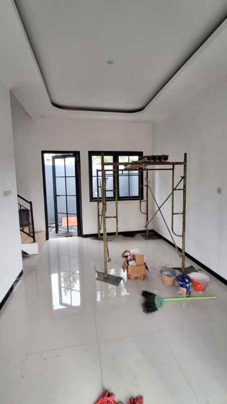 rumah 2 lantai lokasi perumahan arzeta pakis malang