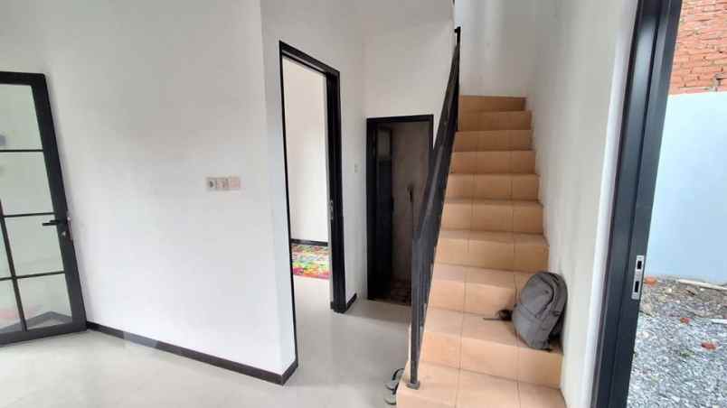 rumah 2 lantai lokasi perumahan arzeta pakis malang