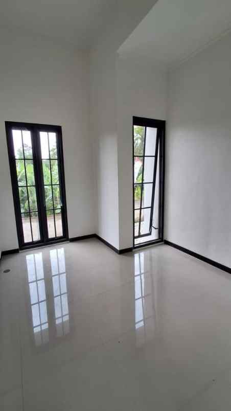 rumah 2 lantai lokasi perumahan arzeta pakis malang