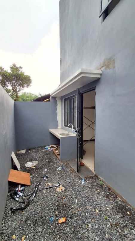 rumah 2 lantai lokasi perumahan arzeta pakis malang