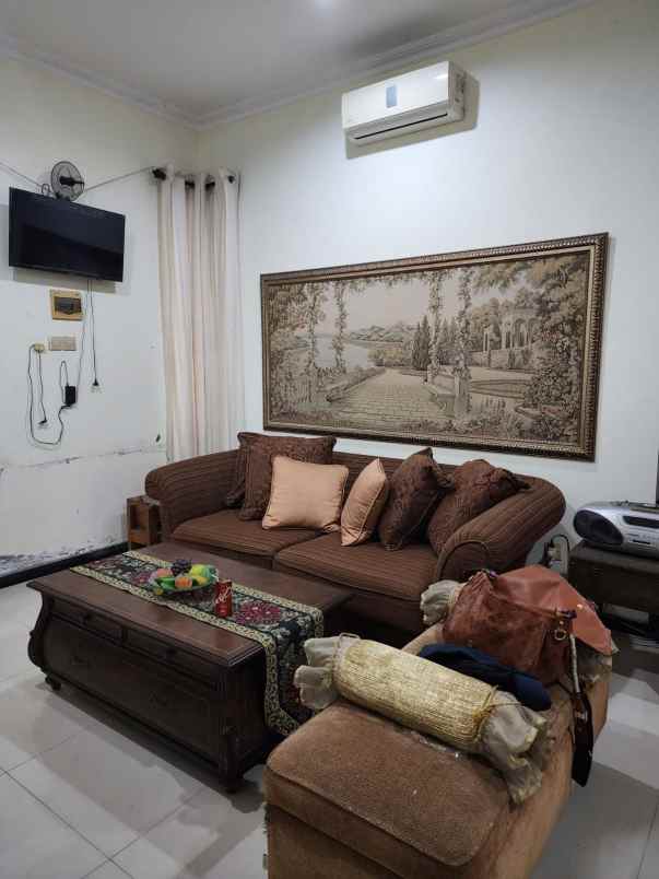 rumah 2 lantai regency one rungkut furnish surabaya
