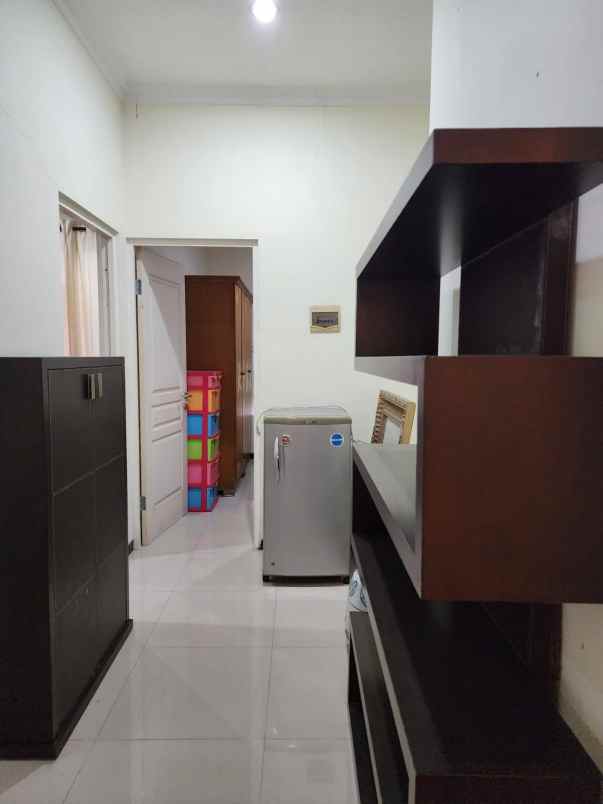 rumah 2 lantai regency one rungkut furnish surabaya