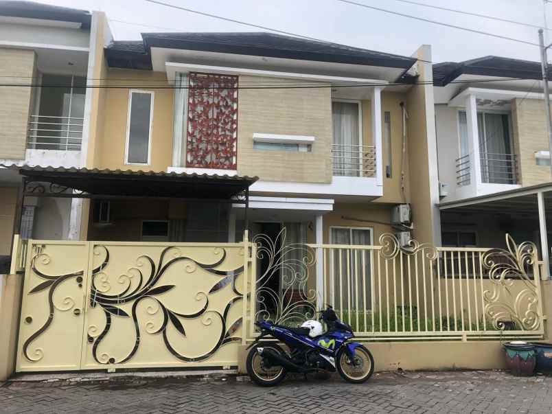 rumah 2 lantai regency one rungkut furnish surabaya