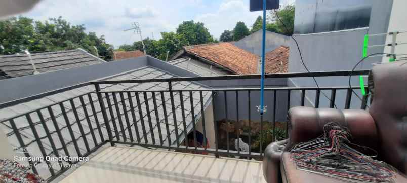 rumah 2 lantai siap huni di mustika jaya bekasi timur