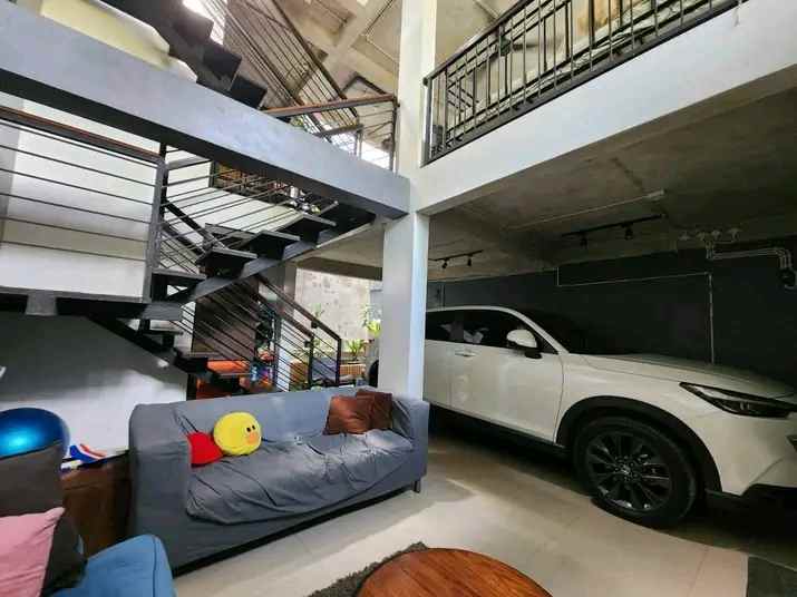 rumah 3 lantai full furnished di tangsel