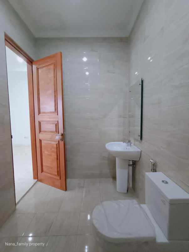 rumah 5 kamar full furnished di rempoa langsung huni