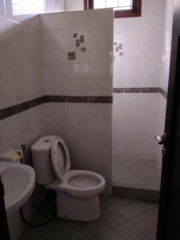 rumah bagus jl rajamantri turangga bandung