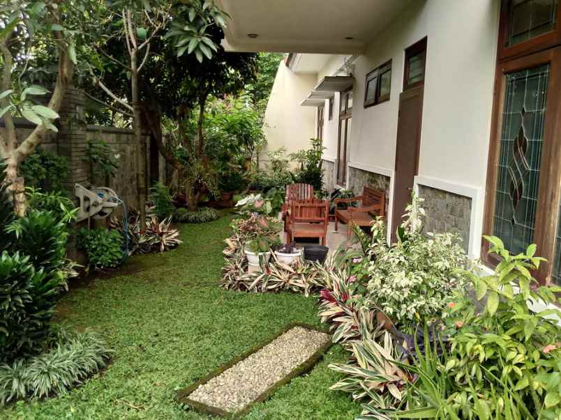 rumah bagus jl rajamantri turangga bandung