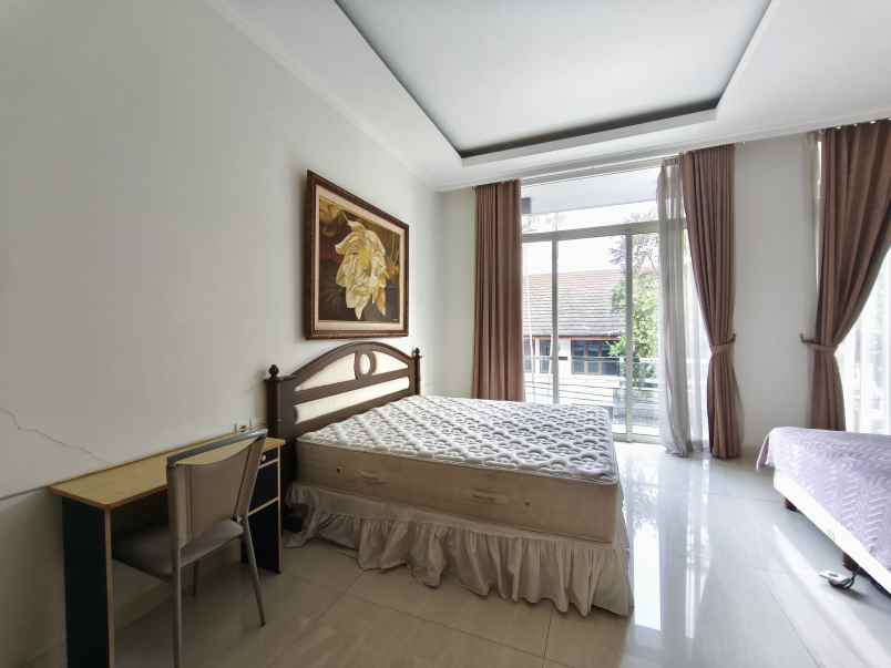 rumah bagus shm tomang jakarta barat